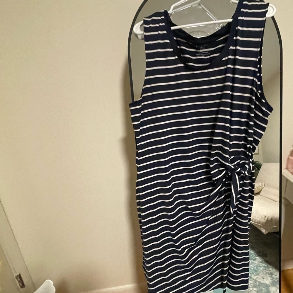 Vineyard vines navy and white stripe dress